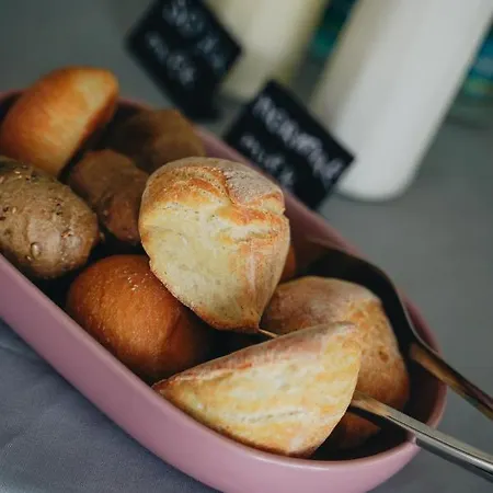 בית הארחה Almana 4*